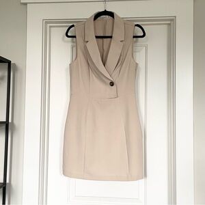 Abercrombie & Fitch Sleeveless Fitted Blazer Dress in Beige - Size M